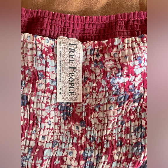 Free people, tiered skirt. Size Med, Like new. Flirty and and flowy - Picture 3 of 3